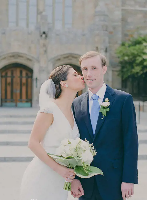 Margaret Maggie Goodlander kissed Jake Sullivan at their wedding photoshoot in the Chapel.
