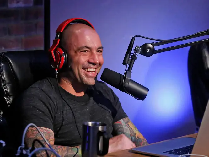 Joe Rogan: rise of a highly controversial cultural power as a topic in his podcast as a podcaster