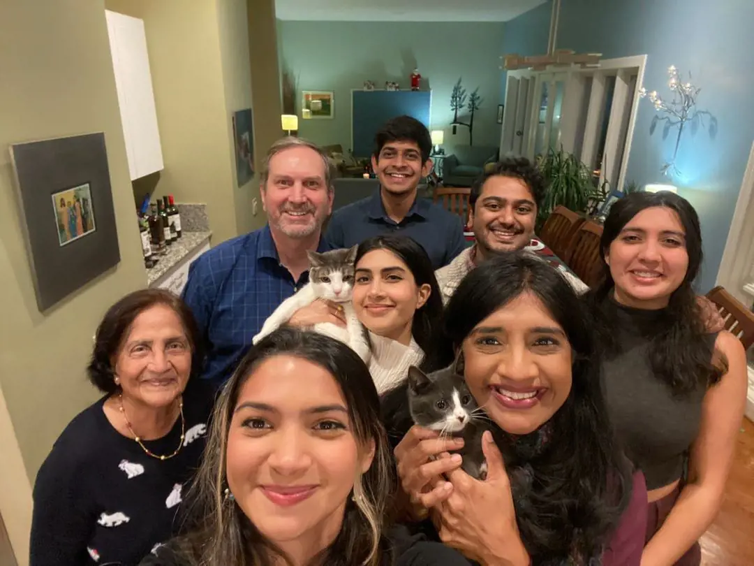  Miller with her mother and family celebrating Thanksgiving in 2020.