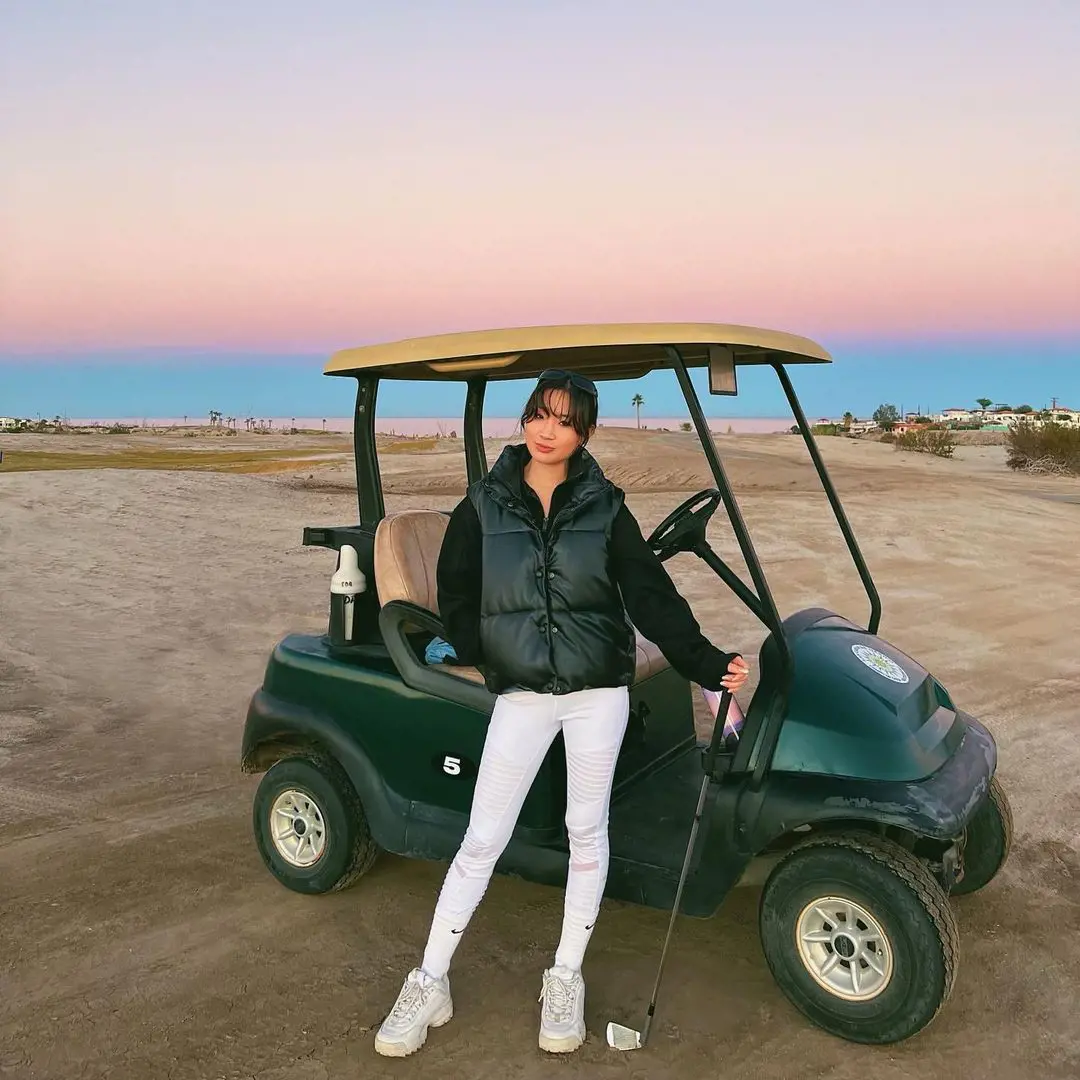 Jeannie went golfing by the Gulf of Mexico in 1 December 2022