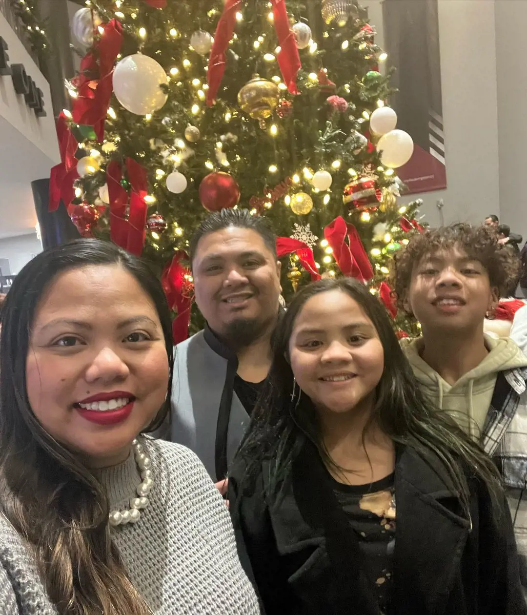 Joraine Costales(Left) With Her Whole Family On Christmas